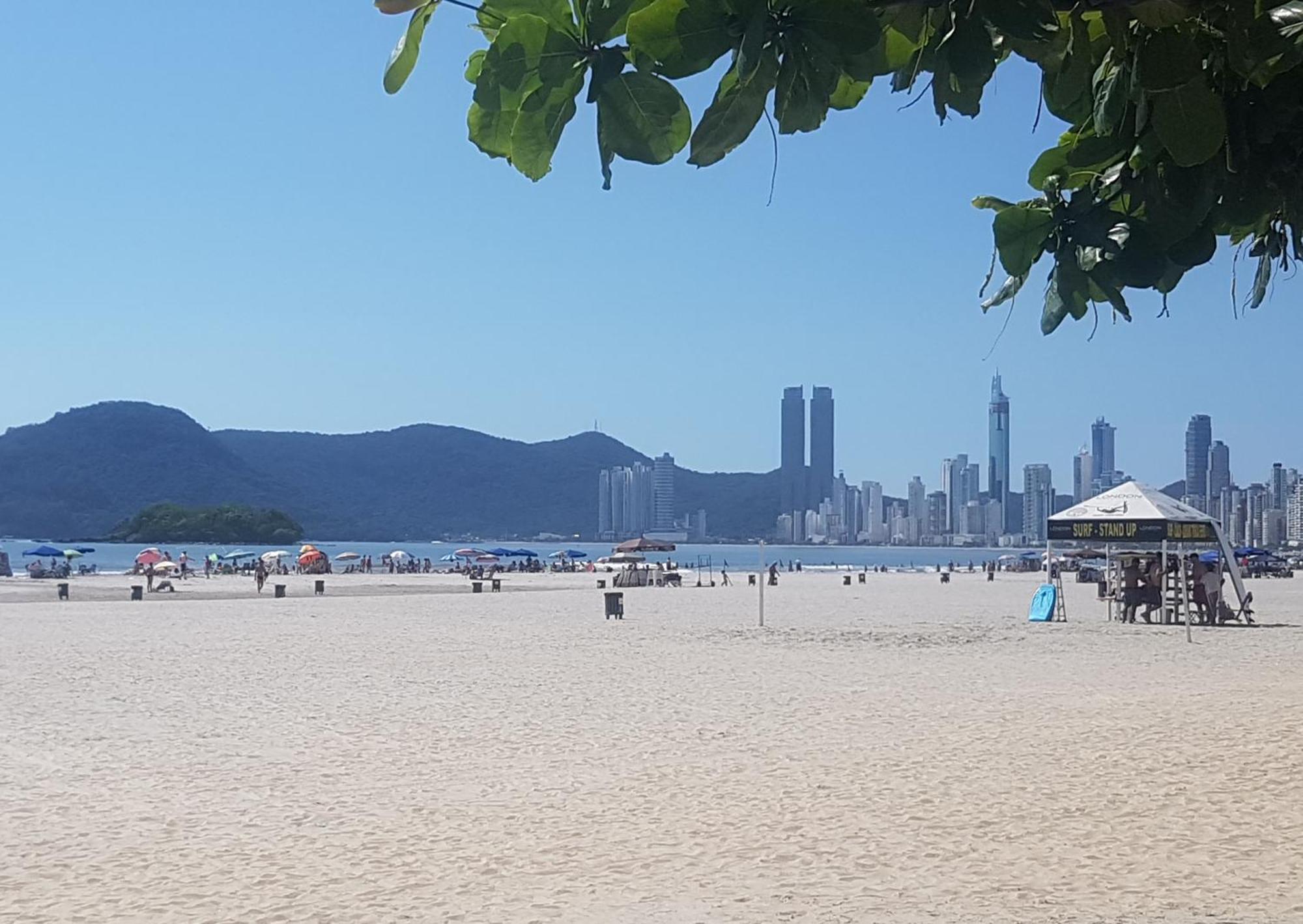 1 Quadra Da Praia E Da Roda Gigante Balneario Camboriu Exterior photo
